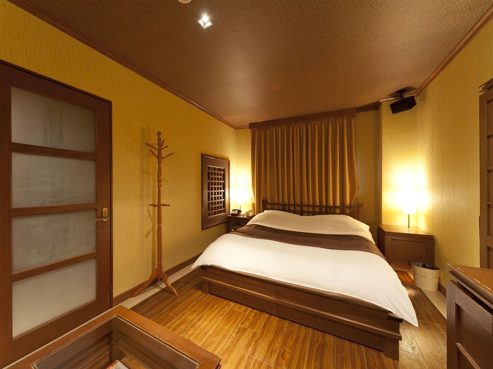 Hotel Grand Fine Kyoto Okazaki Heian Jingu Shrine (Adults Only) Bagian luar foto